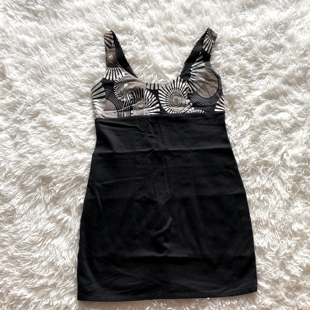 Women dress. Tailor made. Good for casual party. Good condition.